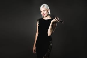 As a certified hypnotherapist and sound bowl practitioner, Liezel van der Westhuizen combines sound therapy, mental fitness tools and burnout coaching to help individuals calm the nervous system, improve mental clarity and reconnect with a balanced state of wellbeing.