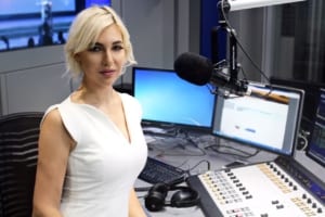 Liezel van der Westhuizen is an experienced television and radio presenter who has built a career communicating wellness, fitness and performance insights to audiences across South Africa. Through her media work she translates complex ideas around health, resilience and mental fitness into practical strategies that people can apply in their daily lives.